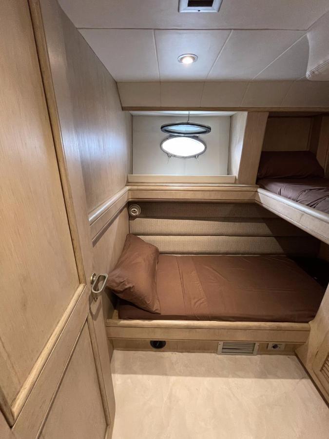 سان أدريان دي بيزوس Hotel Yacht Sotavento المظهر الخارجي الصورة