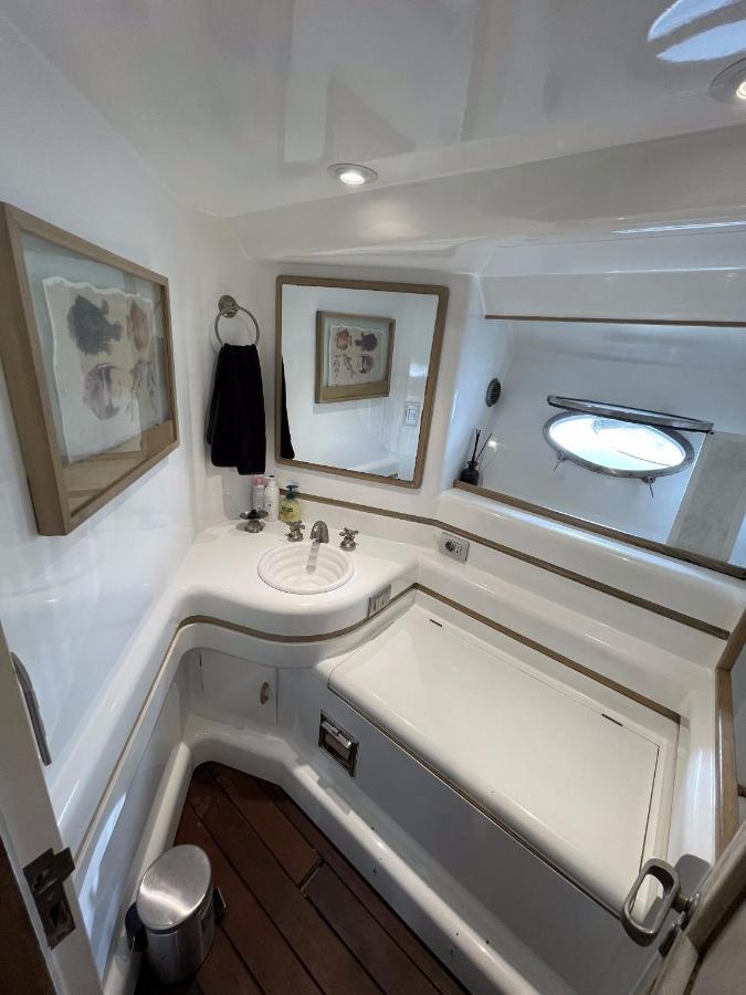 سان أدريان دي بيزوس Hotel Yacht Sotavento المظهر الخارجي الصورة