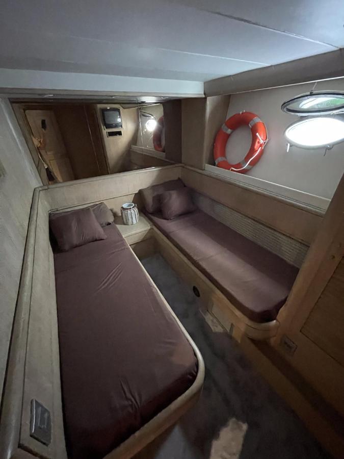 سان أدريان دي بيزوس Hotel Yacht Sotavento المظهر الخارجي الصورة
