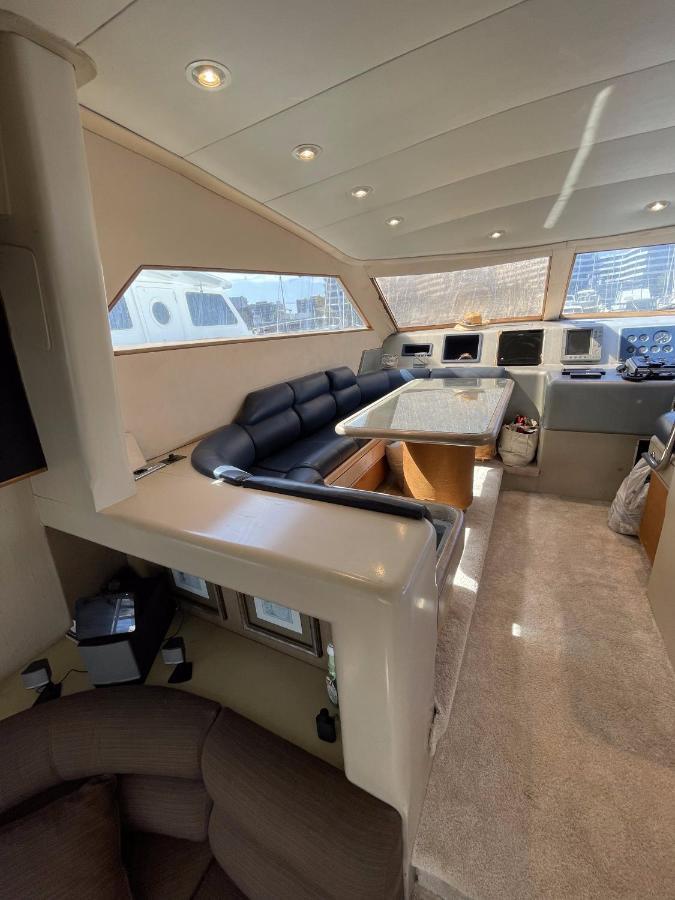 سان أدريان دي بيزوس Hotel Yacht Sotavento المظهر الخارجي الصورة